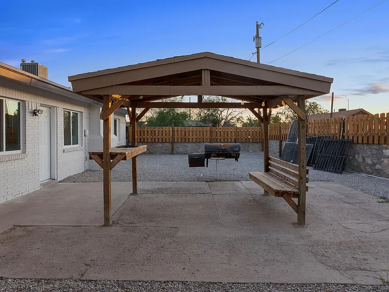 513 Gilmore Way — Photo 4