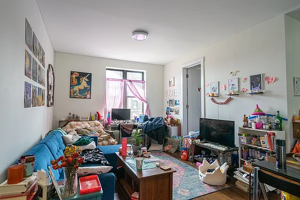 Rented by Metropolitan Equities | media 8