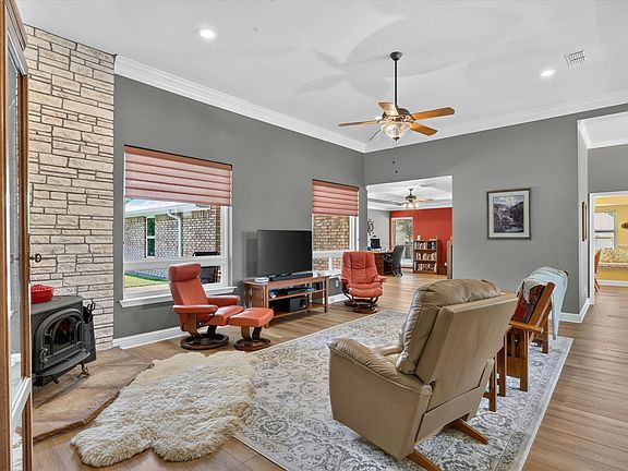 5th image of 140 Oakwood Ct