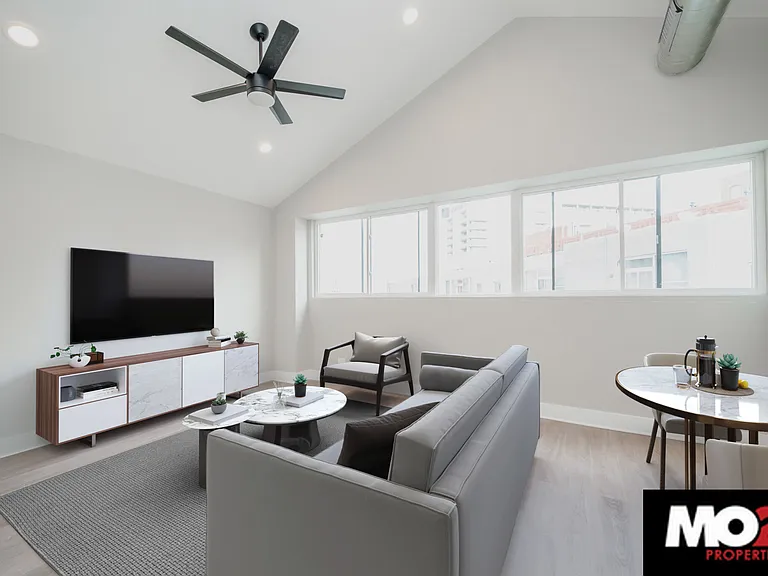 683 N Milwaukee Ave #404 — Photo 3