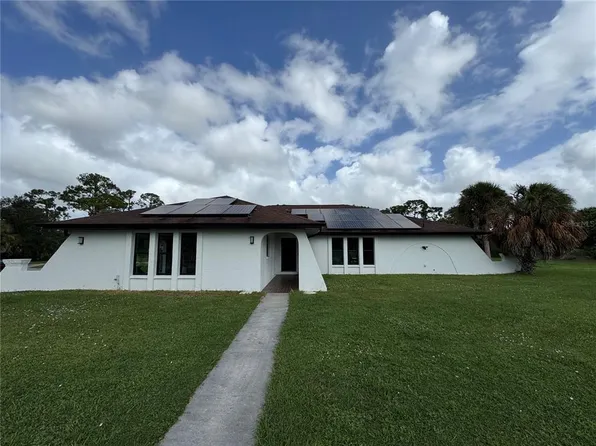 900 Crestwood Rd, Englewood, FL 34223
