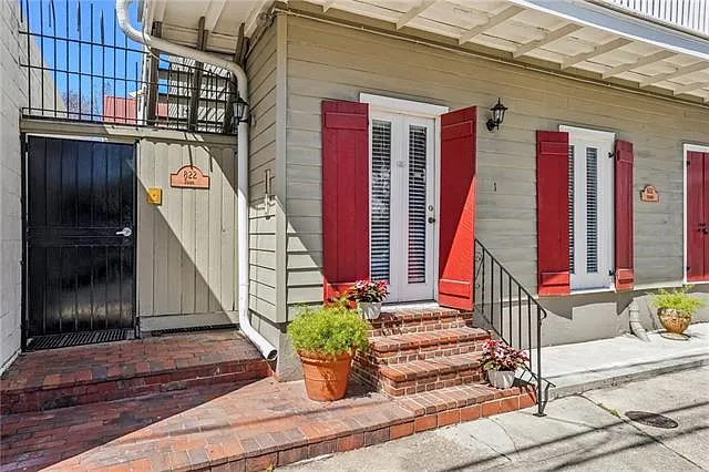 822 Touro St #1 — Photo 2