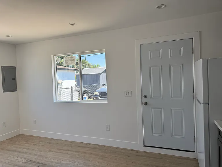 1204 S Spruce St — Photo 3