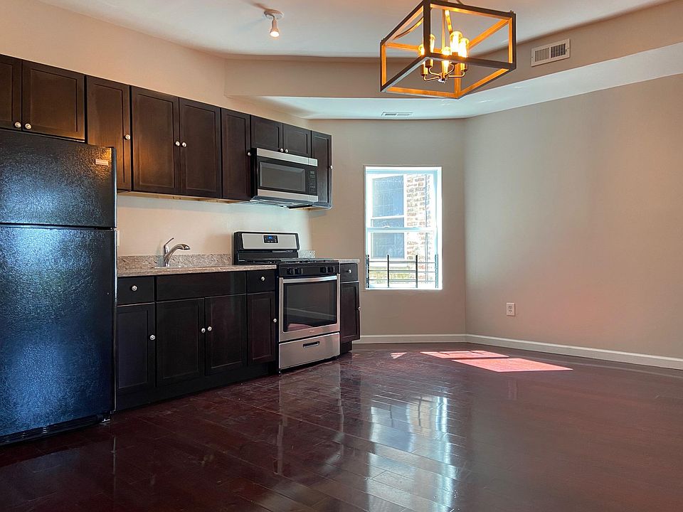 1st image of 4011 S Calumet Ave APT 3