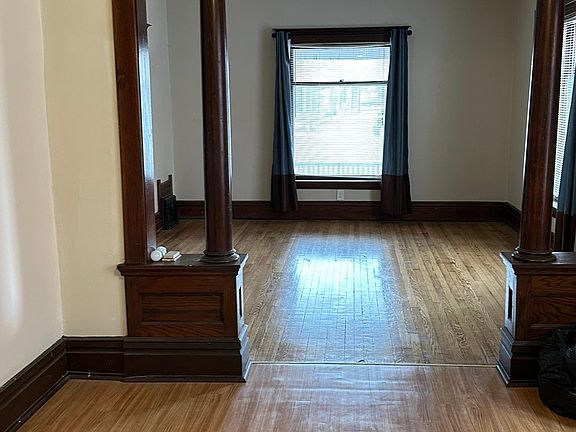5th image of 823 S Park St
