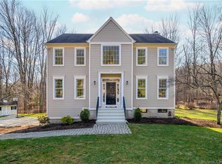 15 Tamarack Rd, Newtown, CT 06470