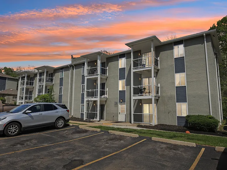 Broadway Ridge Apartments — Photo 11