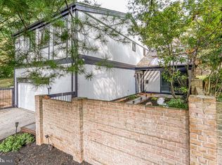 6215 Leeke Forest Ct, Bethesda, MD 20817