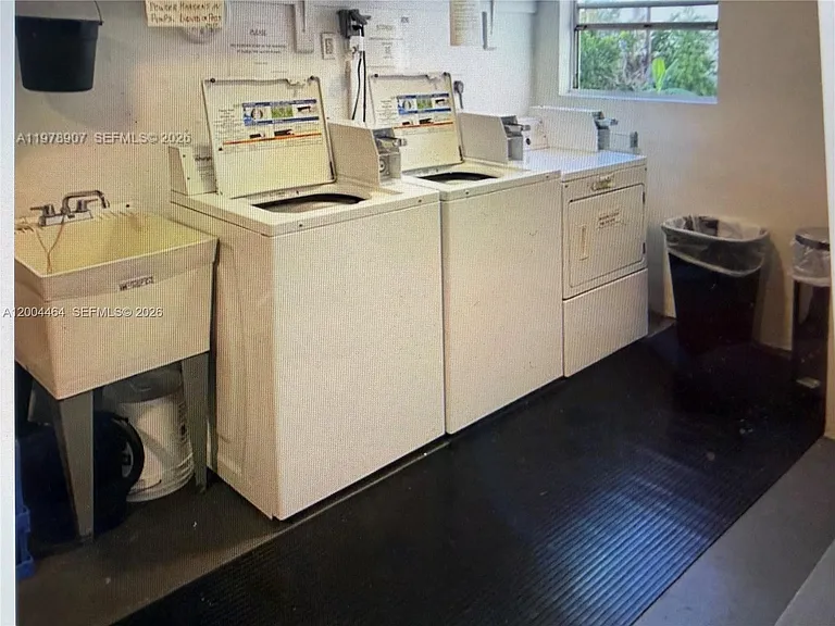 2415 Lincoln St #305 — Photo 11