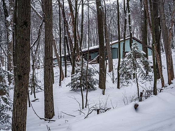 2nd image of 2548 Woodhaven Road