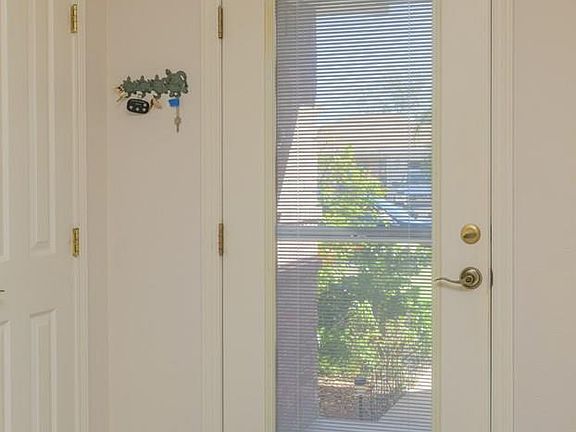 4th image of 30 Lakewood Dr