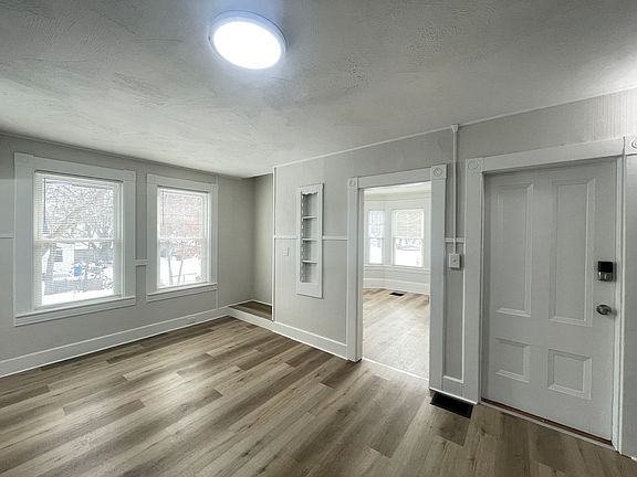 4th image of 193 W Mitchell St Floor 1
