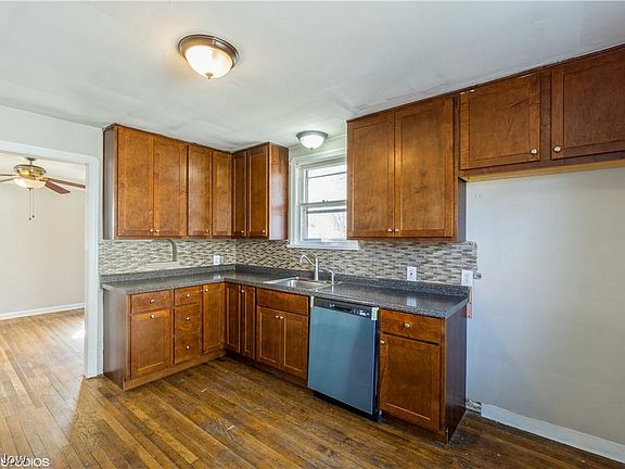 4th image of 1722 E 291st St
