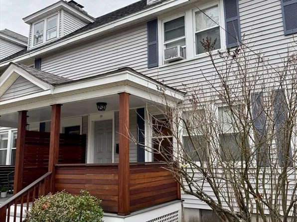 98 Everett St, Easthampton, MA 01027