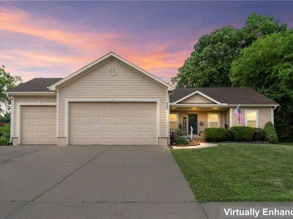 923 E Myrtle St, Pleasant Hill, MO 64080