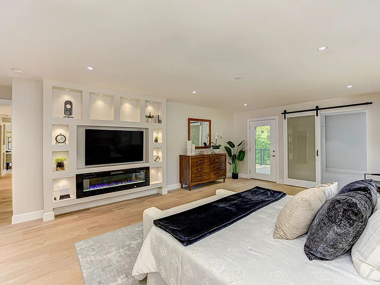 250 Bruton Way — Photo 41