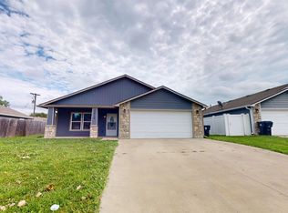7010 SW Wheatfield Ln, Topeka, KS 66619