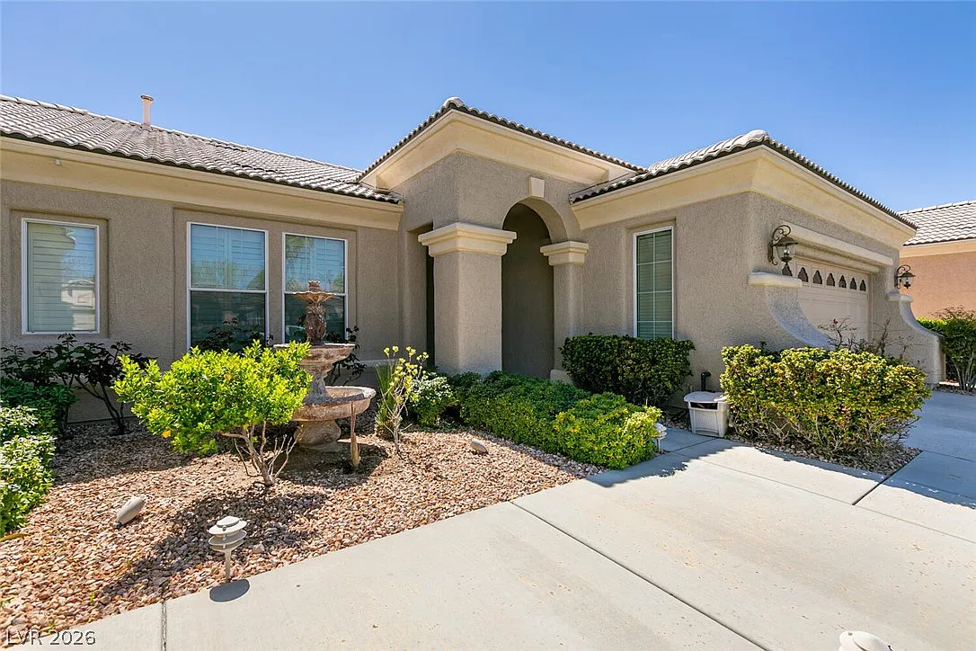 2 bed, 2.0 bath, 2162 sqft, $4,245 — Photo 3