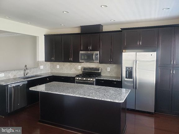 2nd image of 42990 Atoka Manor Ter