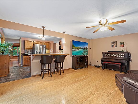 4th image of 211 Muriel St