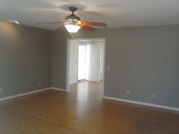 Spacious, well-lit LR