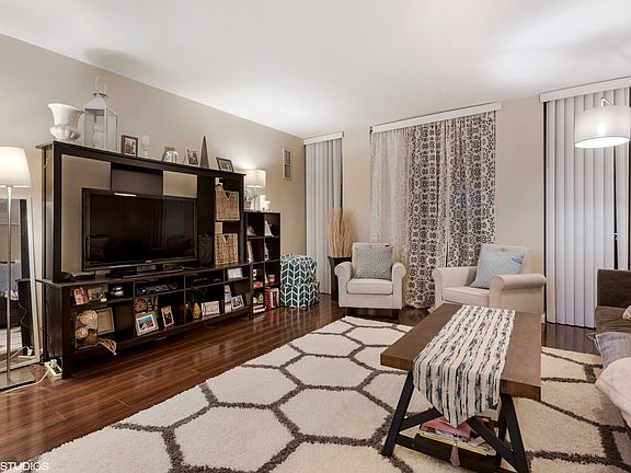 4th image of 1660 N La Salle St #1808