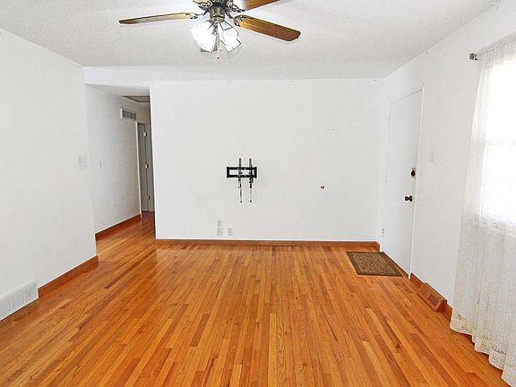 3rd image of 3233 Bordeau Dr