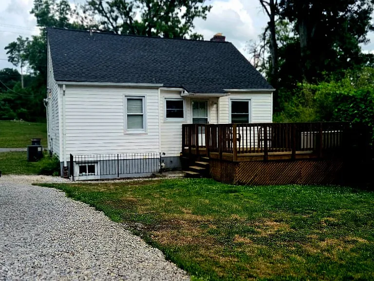 3232 Ashley St — Photo 3