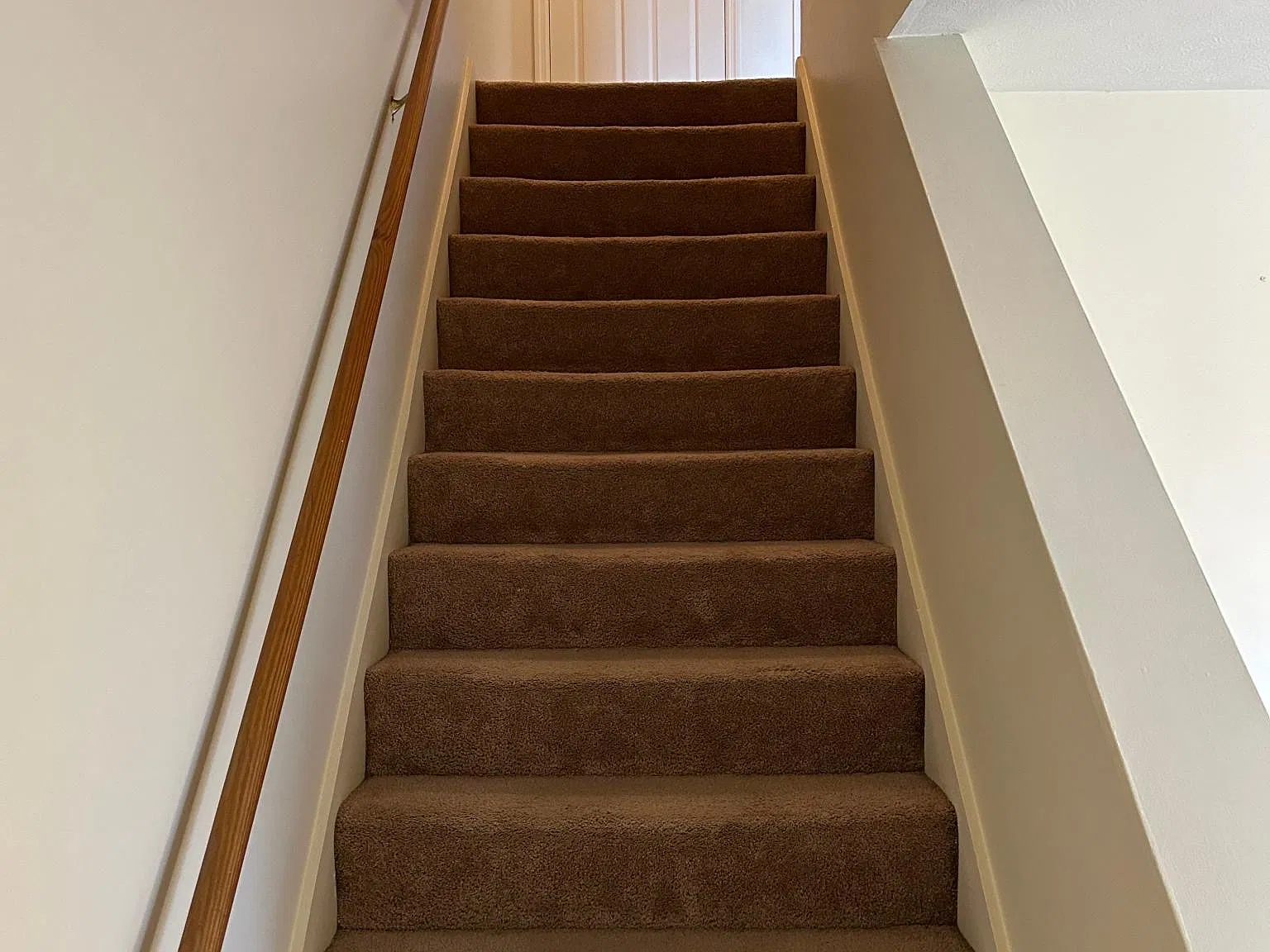 2 bed, 1.5 bath, 1400 sqft, $900 — Photo 3