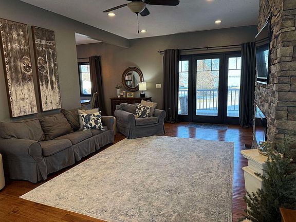 3rd image of 404 S Maloney Drive