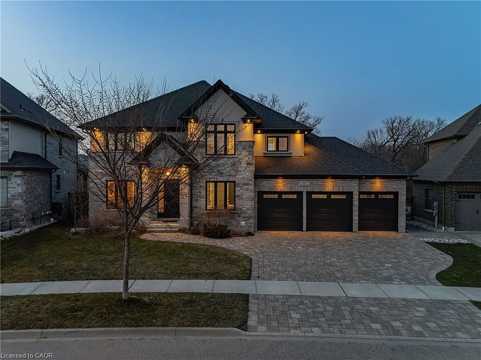 1st image of 581 Manor Ridge Cres