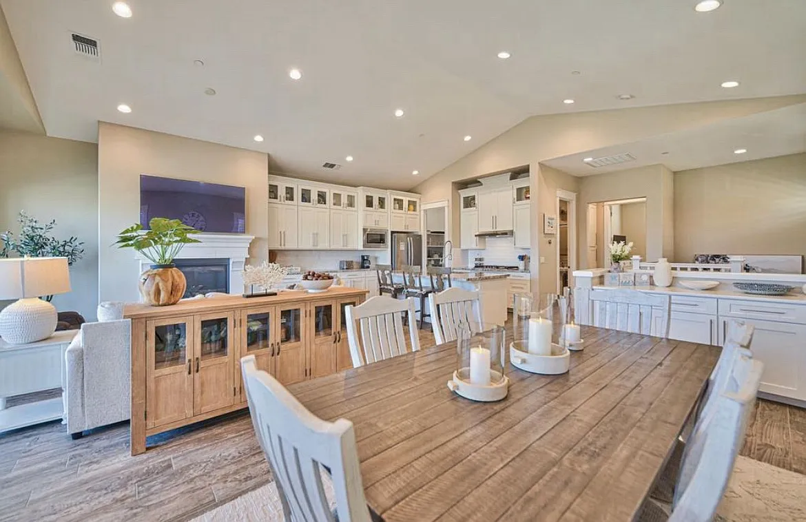 1865 Ocean View Ave — Photo 2
