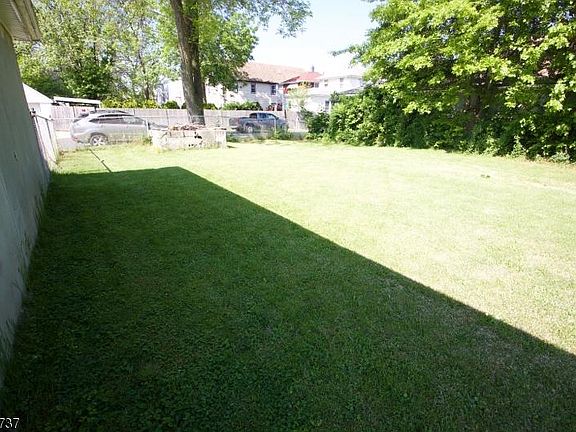 2nd image of 407 Ziegler Ave