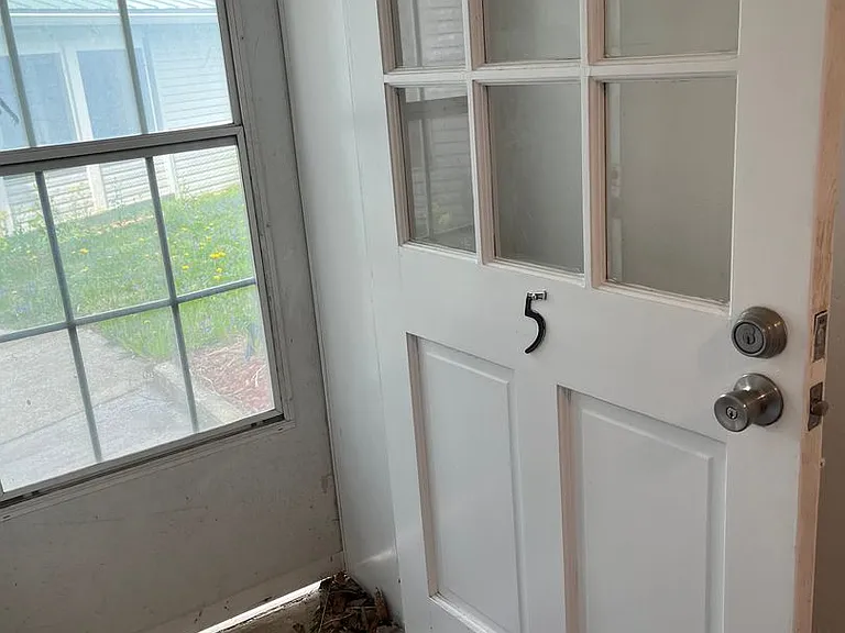 211 College Dr — Photo 26