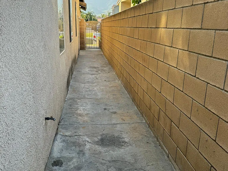 14975 Mount Wilson Ln — Photo 32