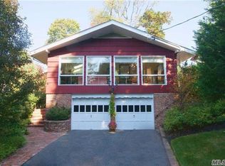 11 Wood Rd, Great Neck, NY 11024