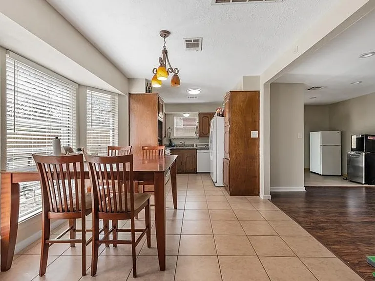1402 Dominik Dr — Photo 6