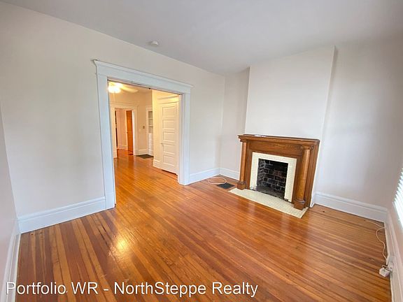 3rd image of 49 W Blake Ave
