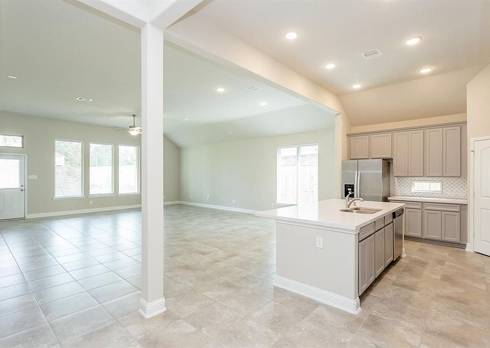 1st image of 16 Florentino Vine Pl