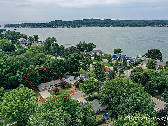 2nd image of 670 Saunders Ave