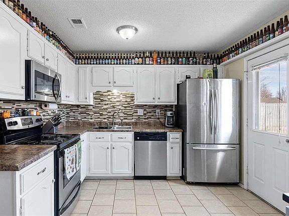 3rd image of 6384 Magnolia Lakes Dr
