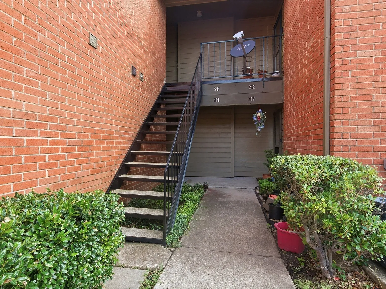 2 bed, 2.0 bath, 920 sqft, $1,275 — Photo 3