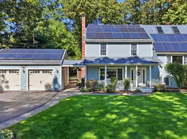 31 Bow St, Carver, MA 02330
