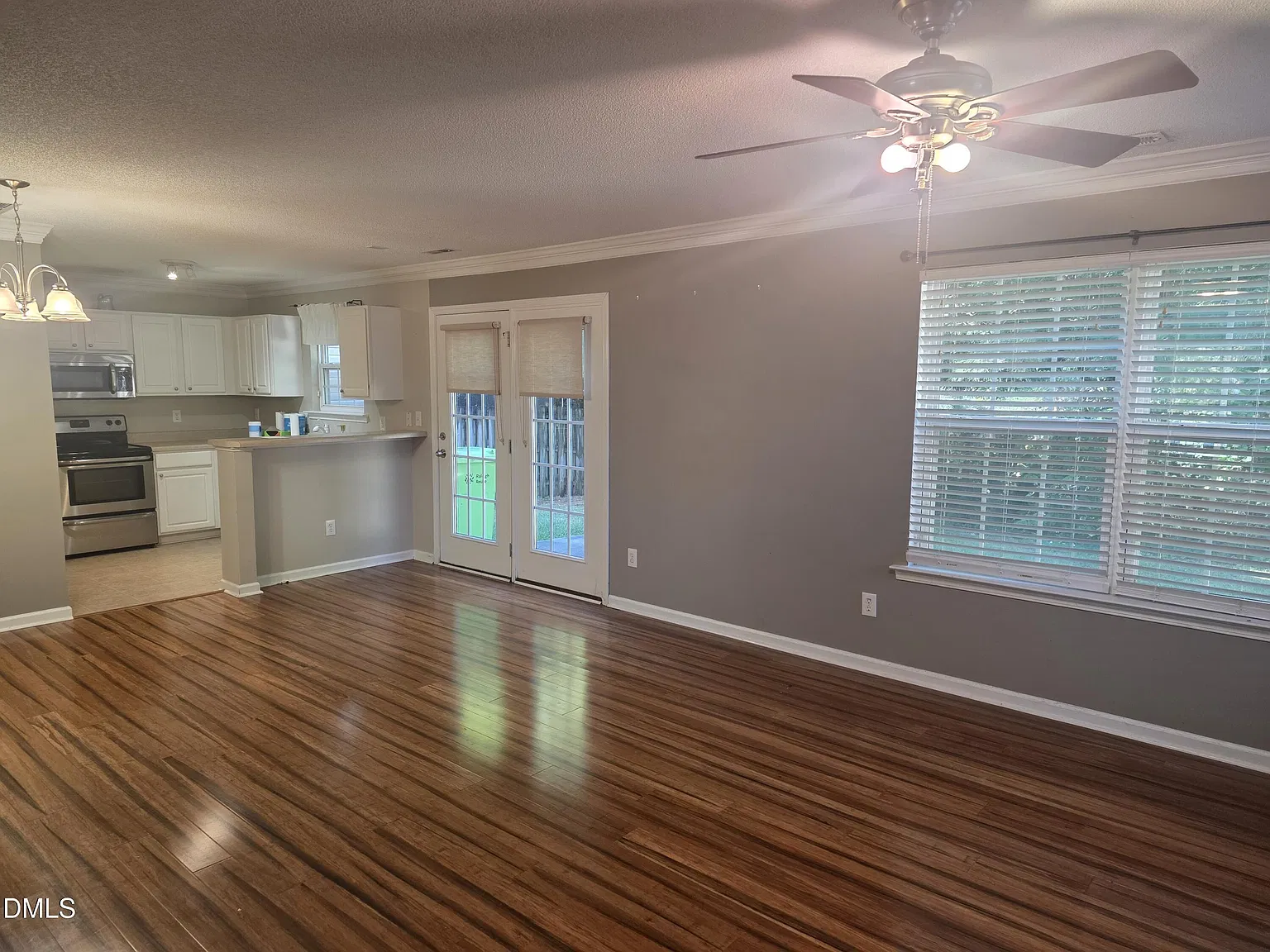 3 bed, 2.5 bath, 1560 sqft, $2,000 — Photo 3