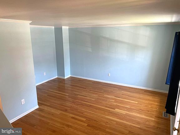 3rd image of 105 Bradbury Rd