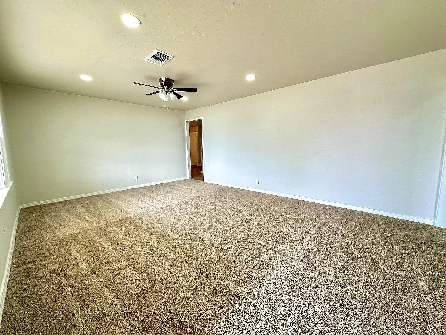 3 bed, 1.0 bath, 1274 sqft, $1,250 — Photo 4