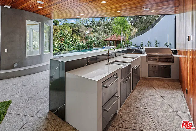3373 Coldwater Canyon Ave — Photo 37