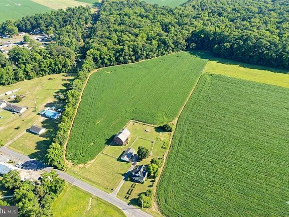 5th image of 210 Chestnut Tree Rd