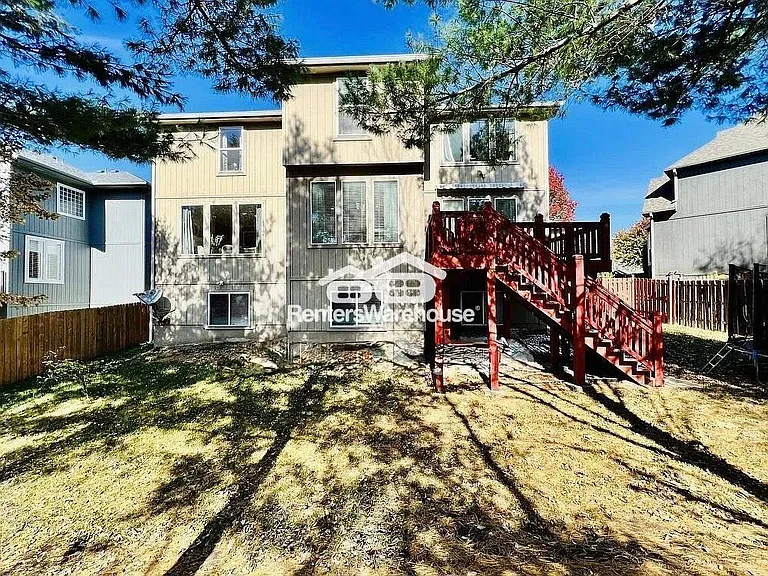15861 Linden St — Photo 38