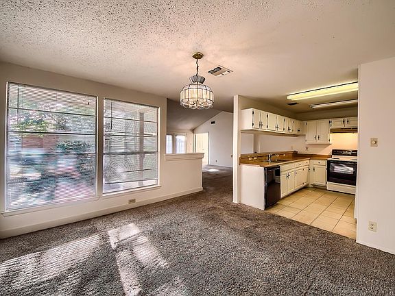 4th image of 6318 Club Oaks St